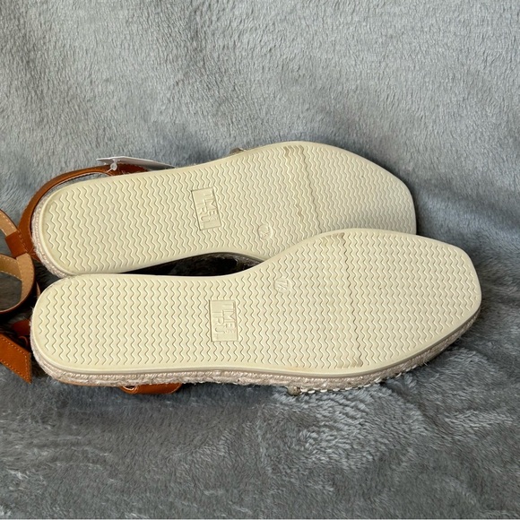 Time And Tru Ankle Strap Shoes Womens Size 7 1/2 Gold Woven Memory Foam - Picture 8 of 9